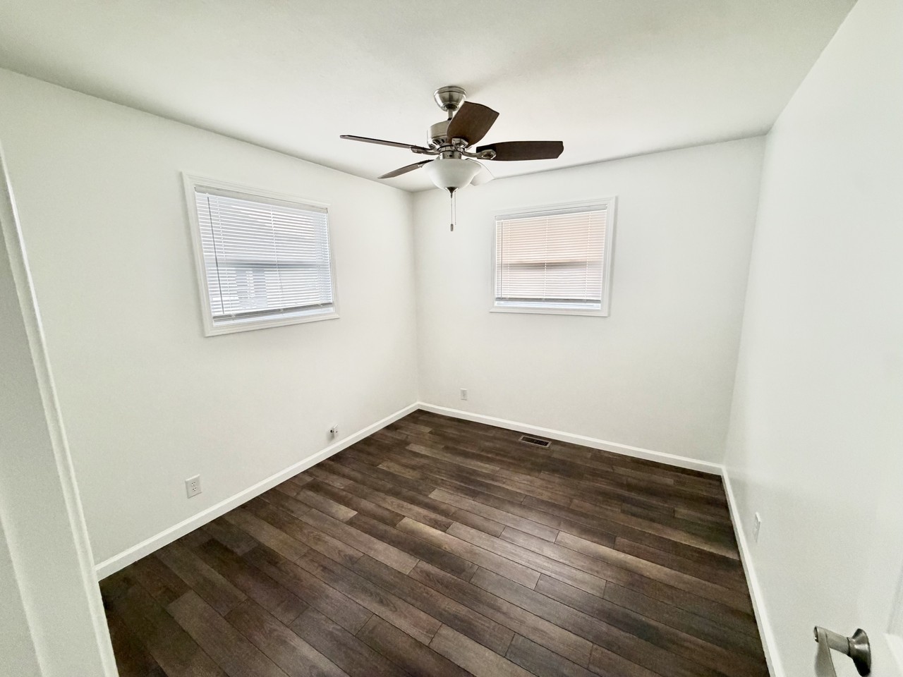 905 E Tripp Ave - Photo 5 of 8