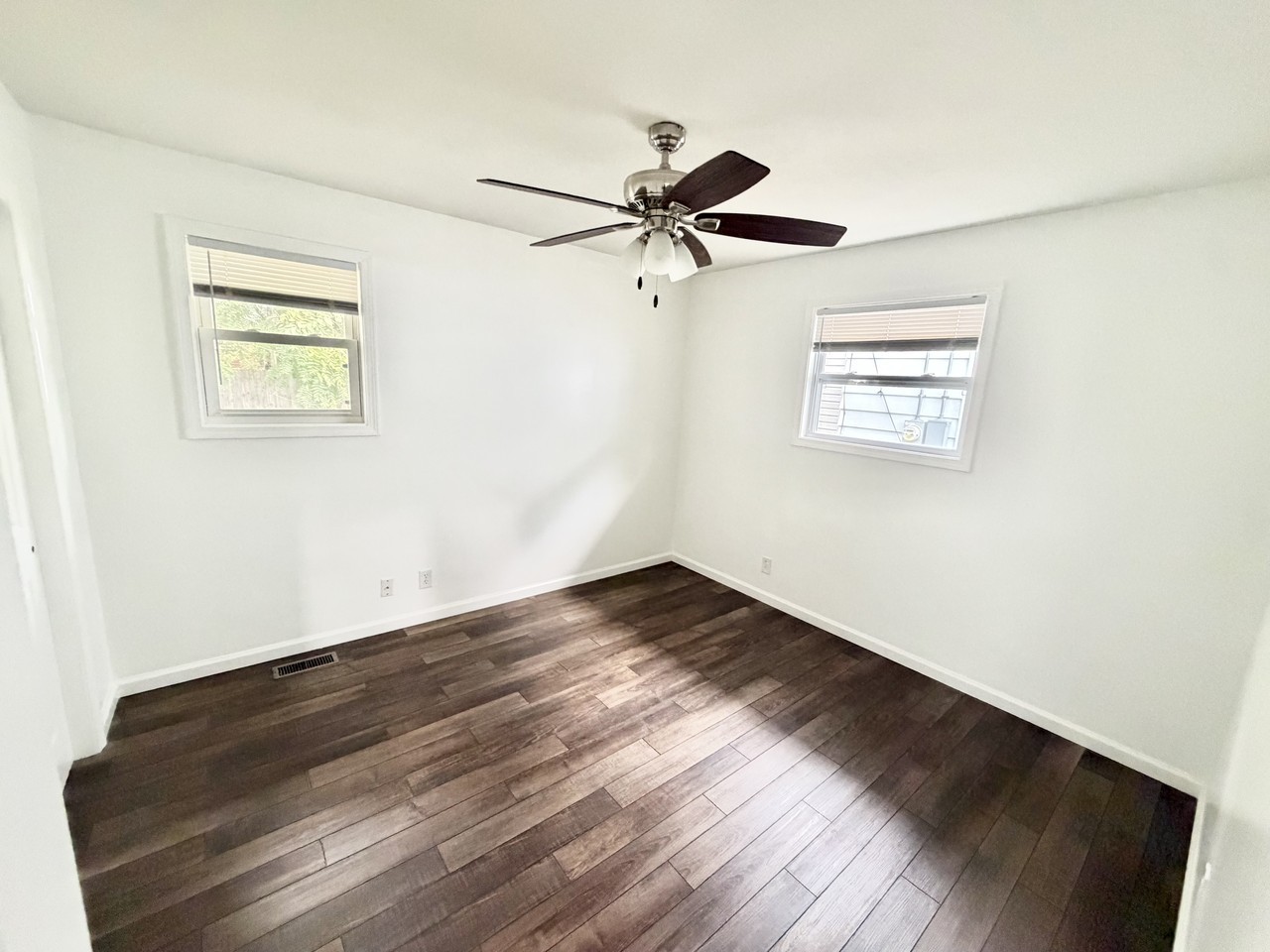 905 E Tripp Ave - Photo 6 of 8