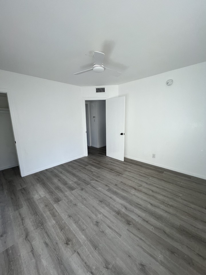2408 W 85th St #2408 - Photo 7 of 13