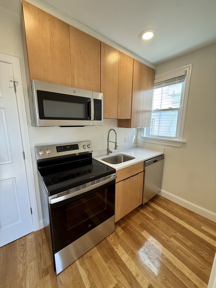 8 Joyce St #6