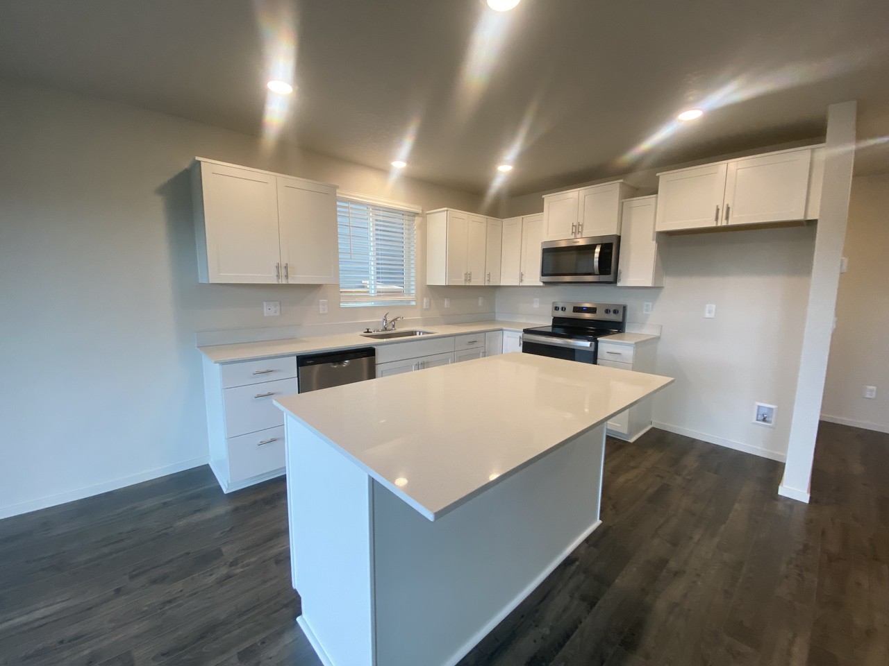 4955 Elvis Ave Ne - Photo 2 of 18
