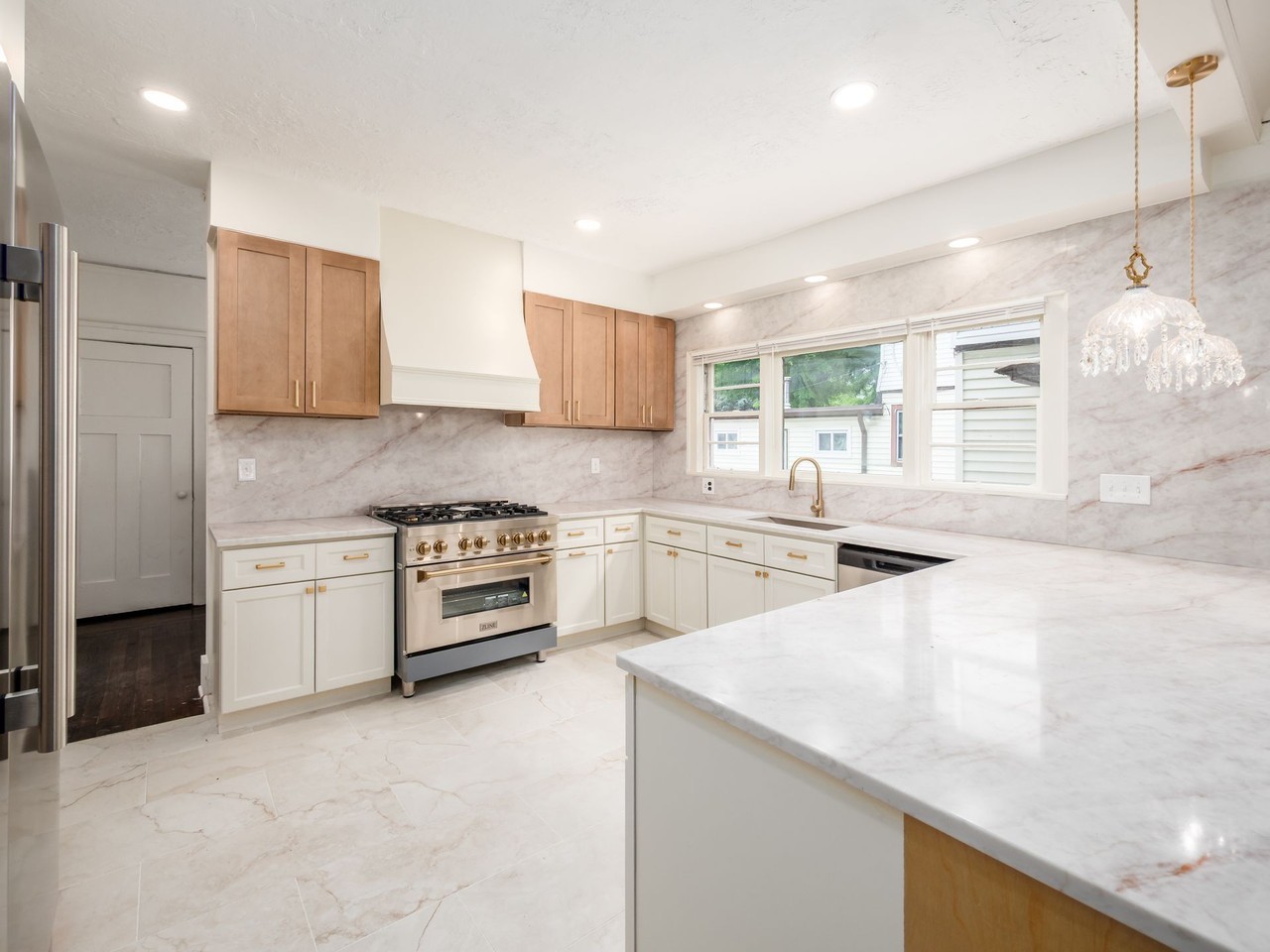226 E Cassilly St - Photo 2 of 21