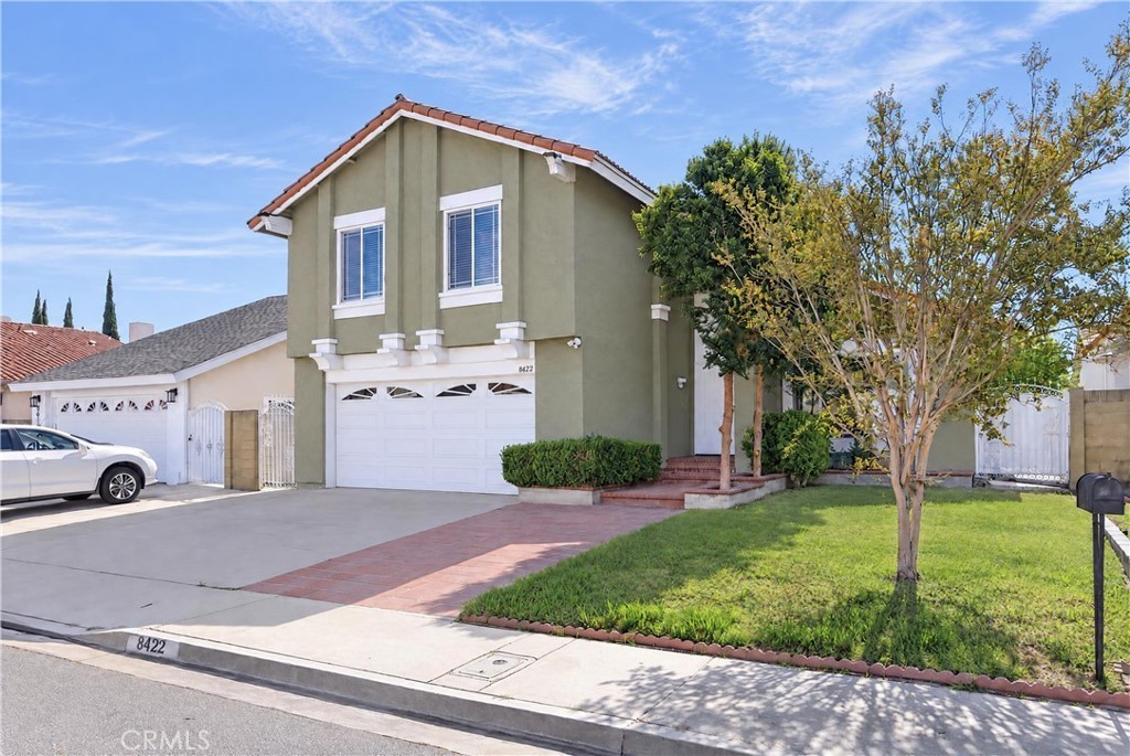 8422 Sandalwood Cir - Photo 4 of 46