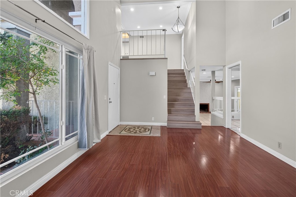 8422 Sandalwood Cir - Photo 6 of 46