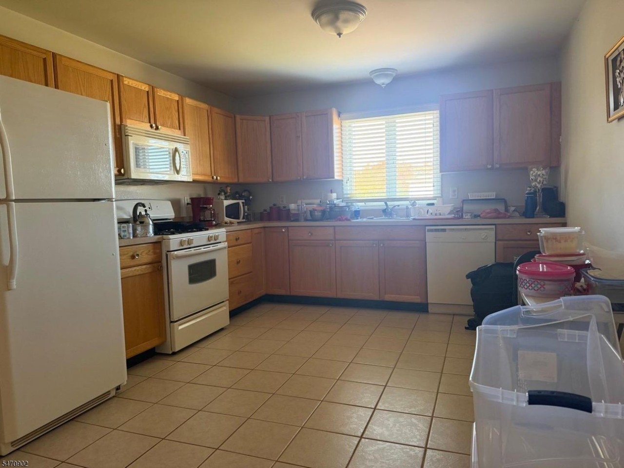 191 Marion Ave - Photo 4 of 11