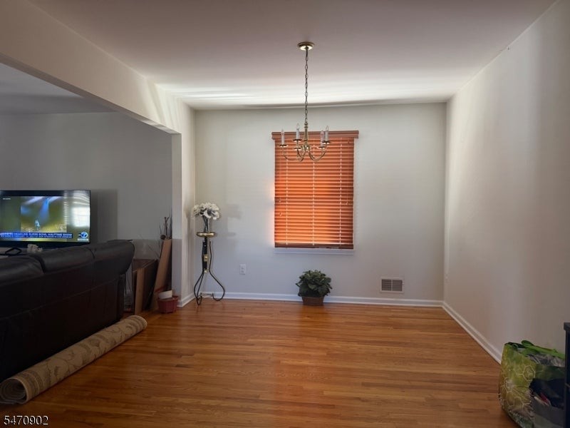 191 Marion Ave - Photo 6 of 11