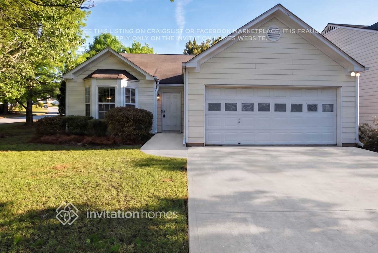 2449 Feathertree Ln