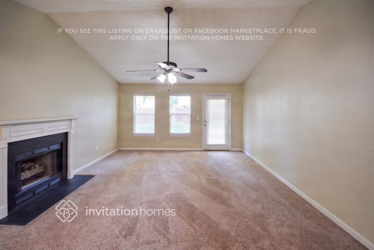 2449 Feathertree Ln - Photo 2 of 12