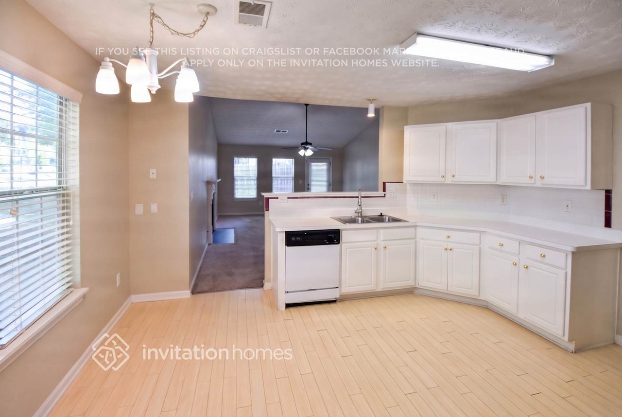 2449 Feathertree Ln - Photo 3 of 12