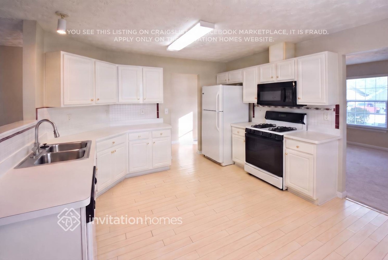 2449 Feathertree Ln - Photo 4 of 12