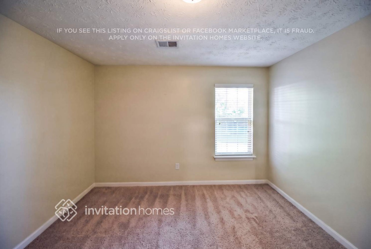 2449 Feathertree Ln - Photo 5 of 12