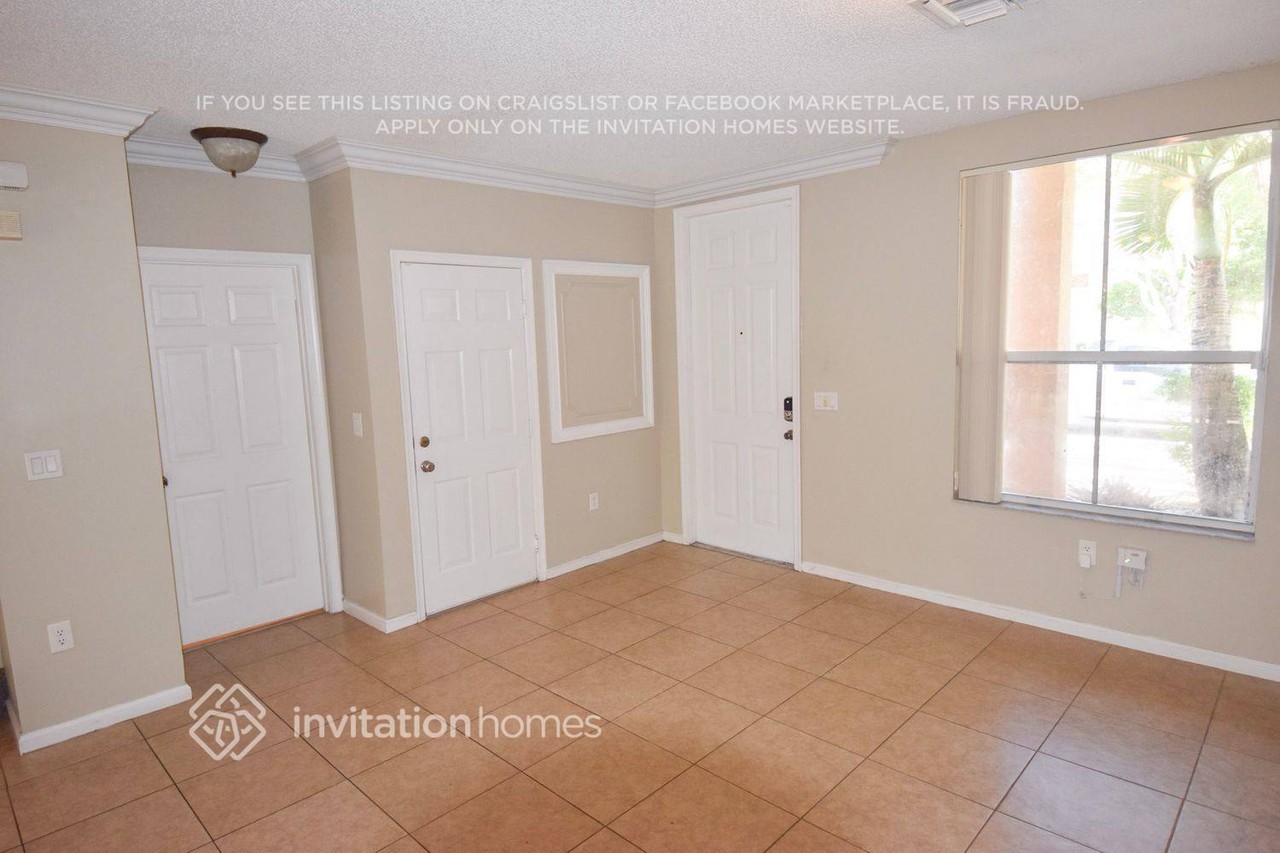 16363 Sw 47th Ct - Photo 2 of 10