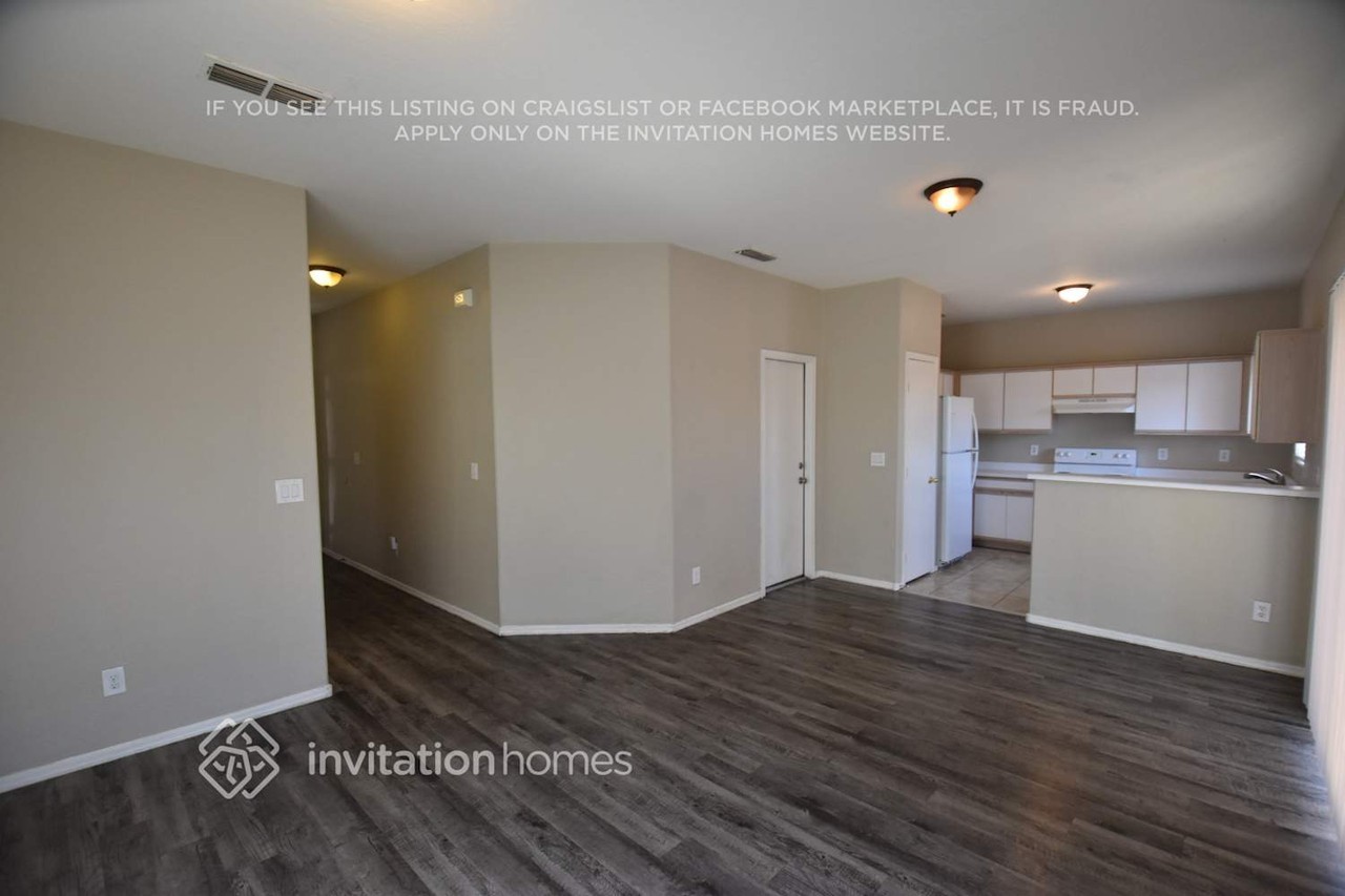 3833 W Oregon Ave - Photo 3 of 17