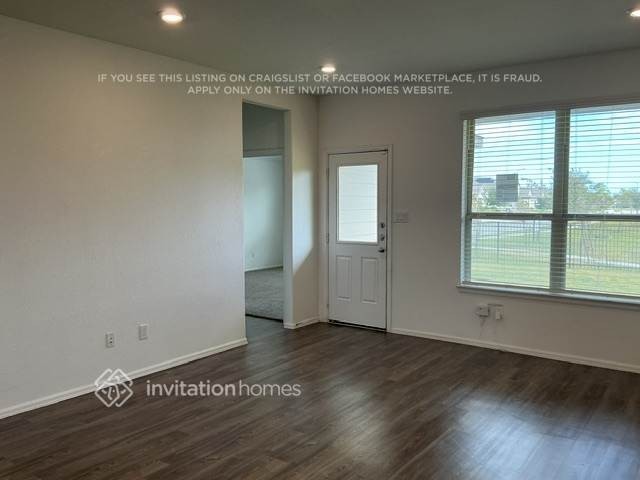 433 Pecan Landing Ln - Photo 2 of 14