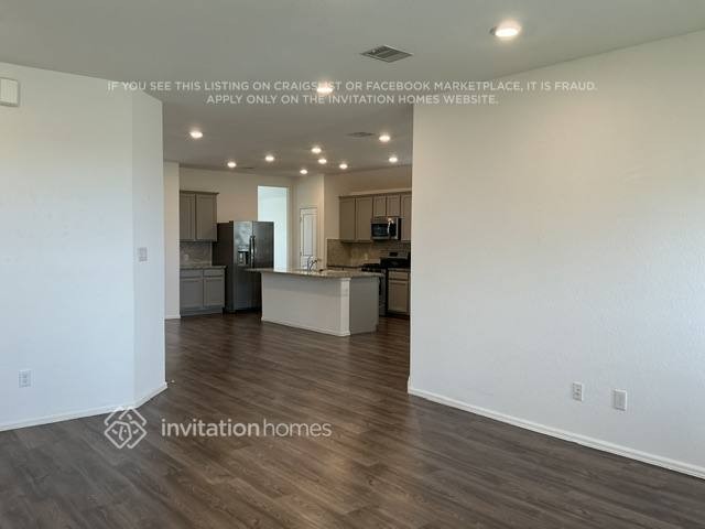 433 Pecan Landing Ln - Photo 3 of 14