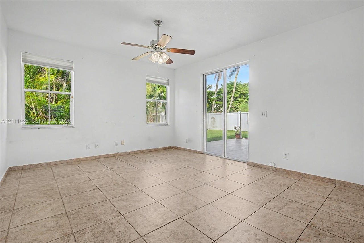 19197 Northwest 22nd Street - Photo 7 of 12