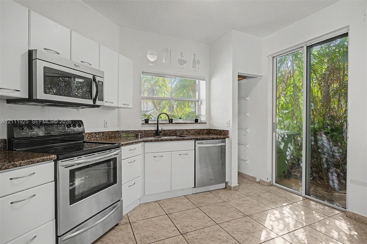 19197 Northwest 22nd Street - Photo 5 of 12