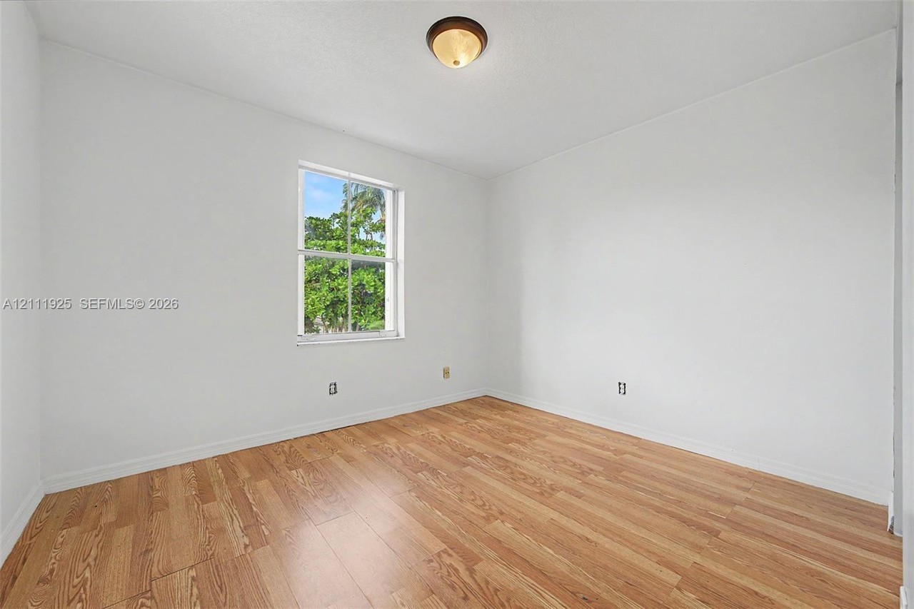 19197 Northwest 22nd Street - Photo 6 of 12