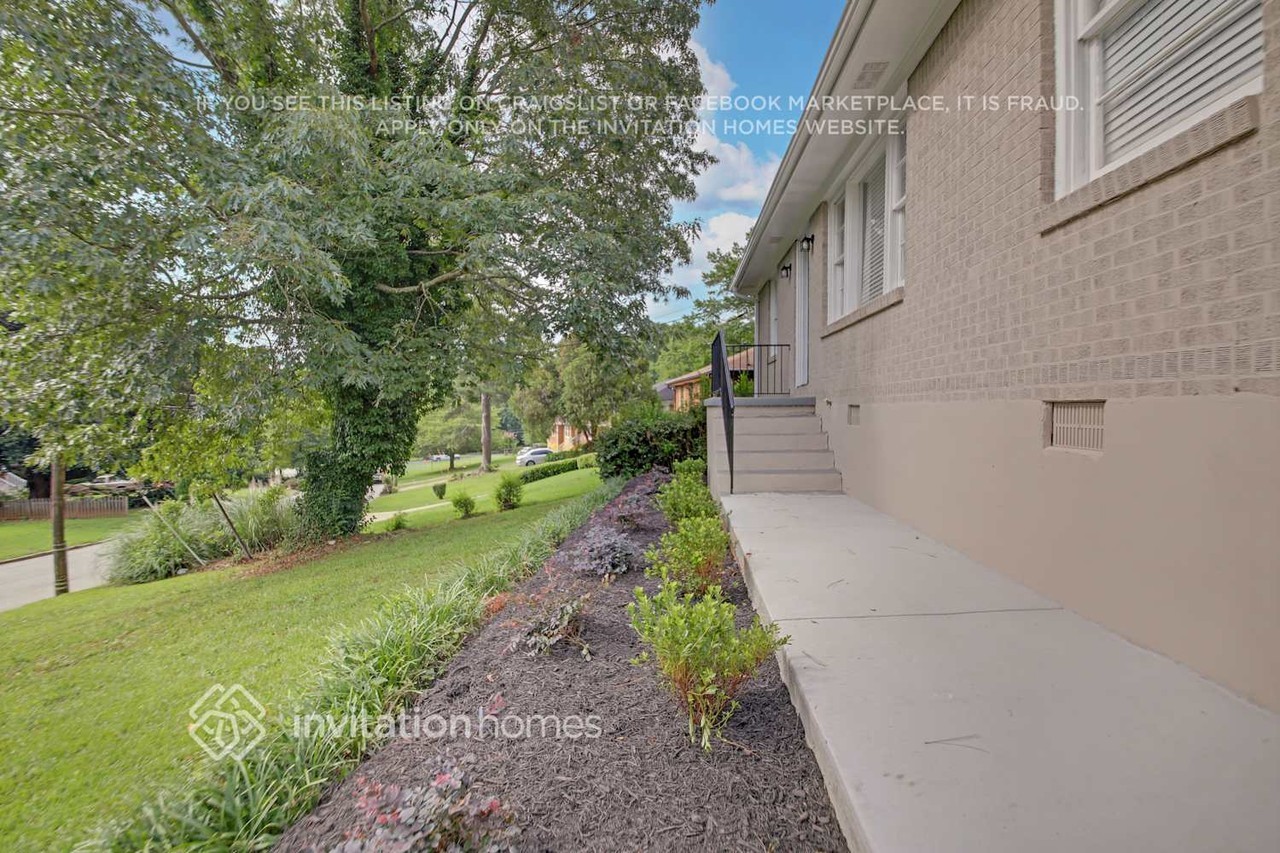 2159 Holly Hill Dr - Photo 4 of 25