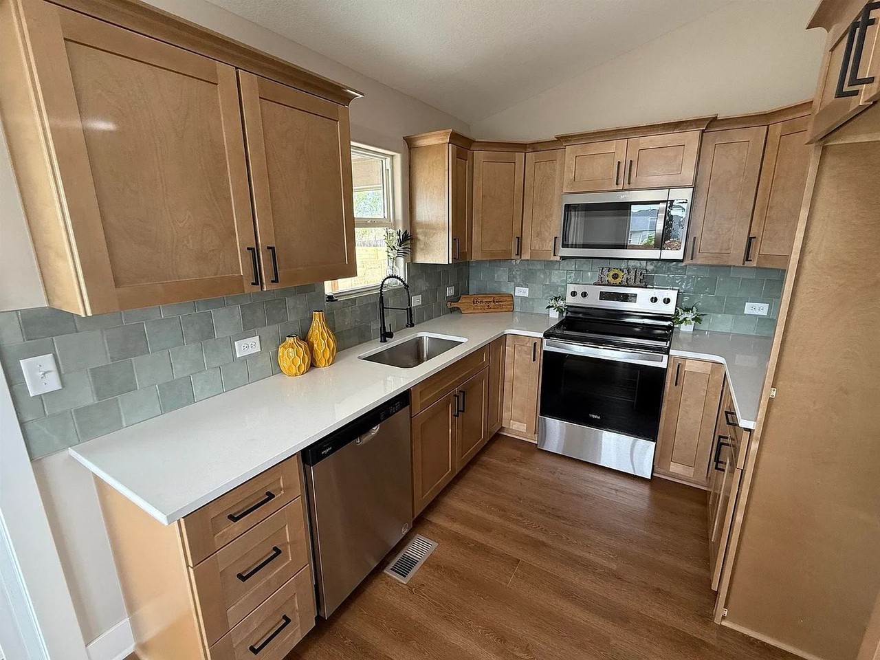 102 E Poplar Ct - Photo 4 of 15
