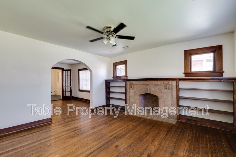 1618 Ne 11th St - Photo 2 of 4