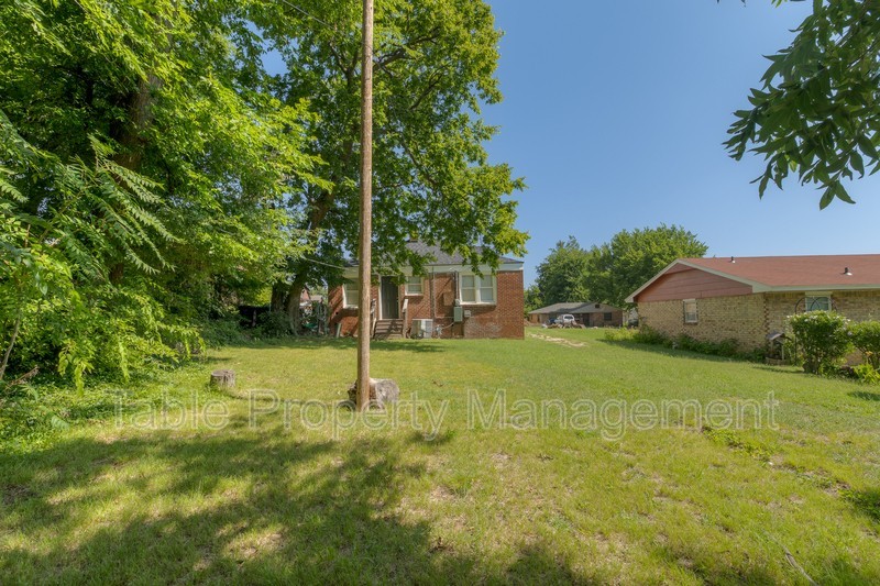 1618 Ne 11th St - Photo 4 of 4