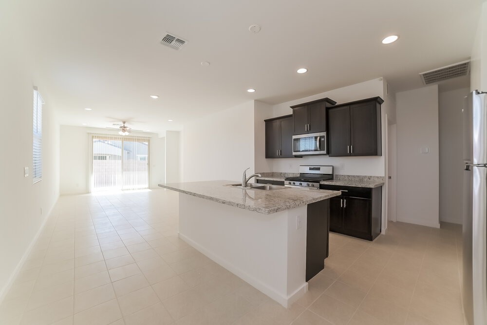 10731 W Chipman Rd - Photo 4 of 16