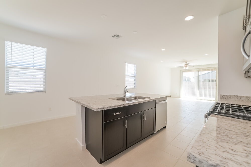 10731 W Chipman Rd - Photo 5 of 16