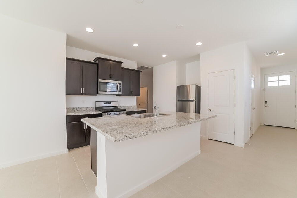 10731 W Chipman Rd - Photo 6 of 16