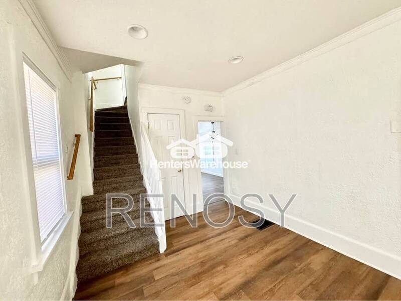 1144 E 8th St - Photo 3 of 27