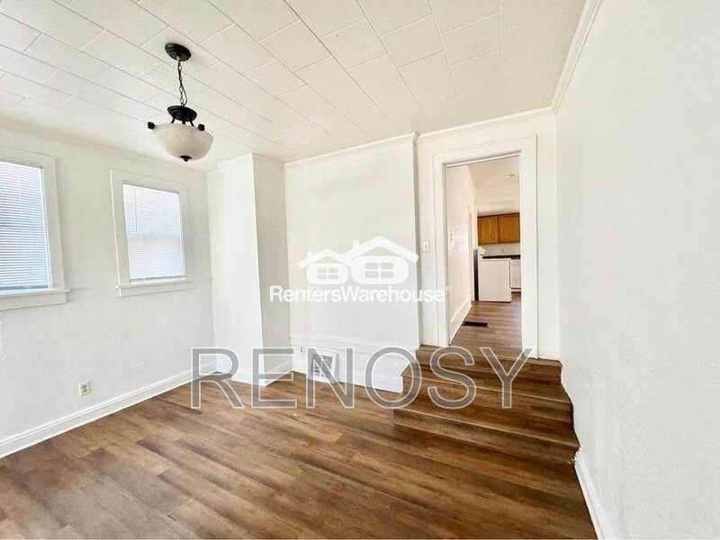 1144 E 8th St - Photo 5 of 27