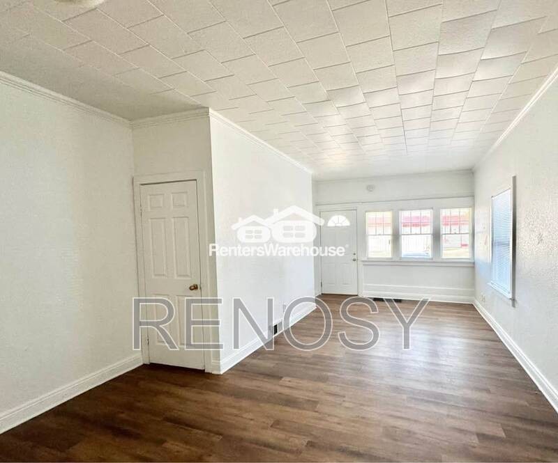 1144 E 8th St - Photo 6 of 27