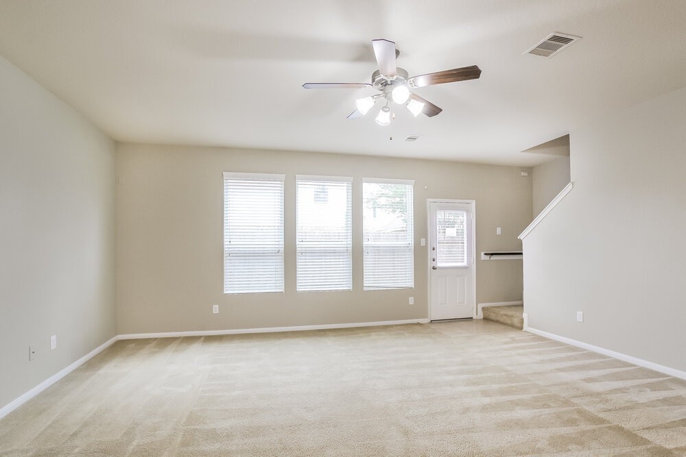 18031 Seco Creek Ln - Photo 4 of 17