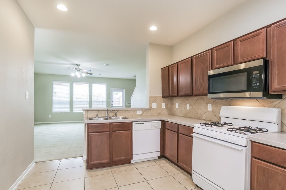 18031 Seco Creek Ln - Photo 7 of 17