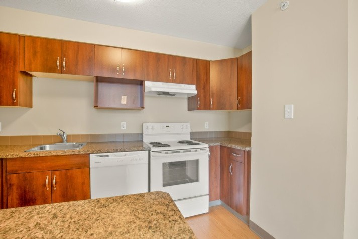 4707 50 St - Photo 3 of 14
