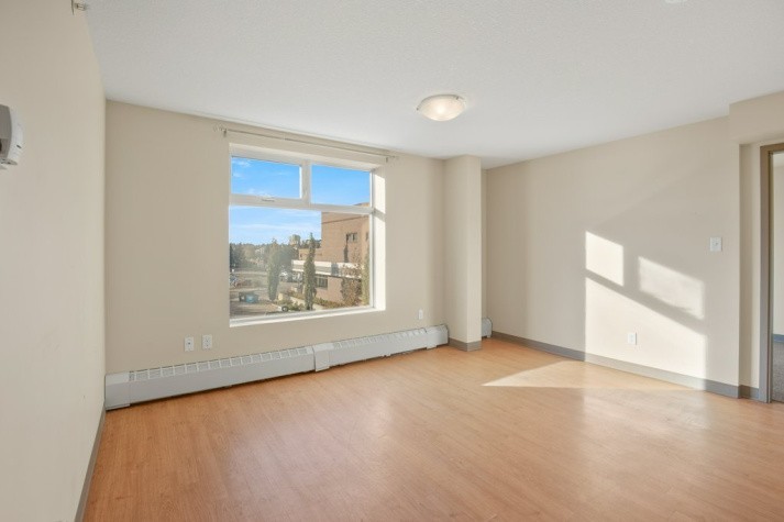 4707 50 St - Photo 5 of 14