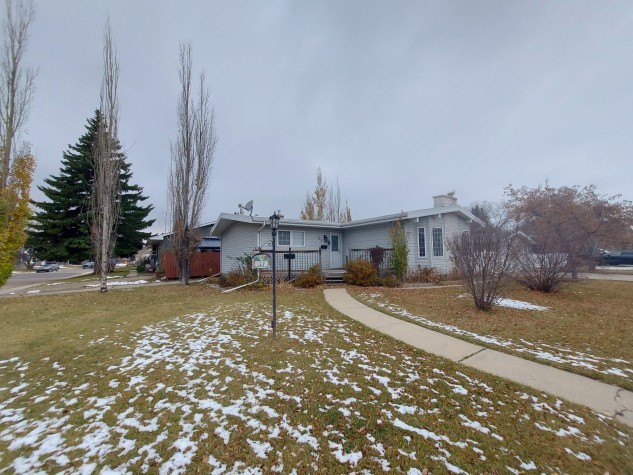 33 Malcolm Cres - Photo 2 of 36