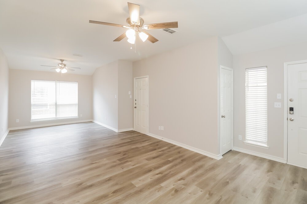 1102 Savage Dr - Photo 3 of 16