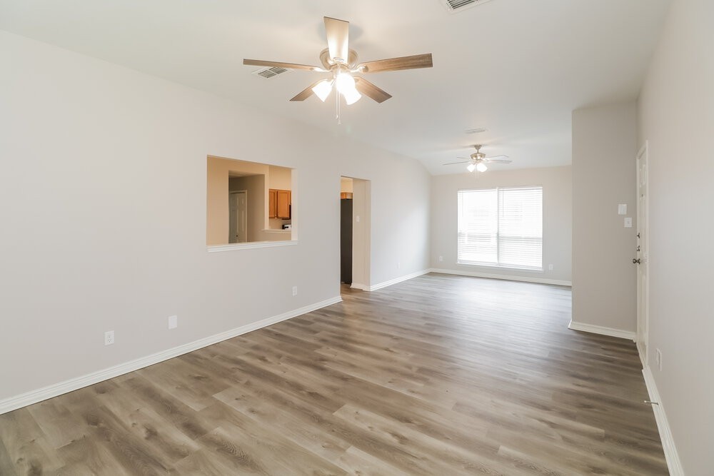 1102 Savage Dr - Photo 4 of 16
