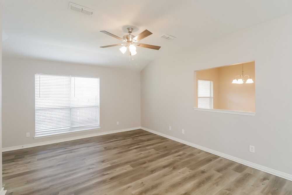 1102 Savage Dr - Photo 5 of 16