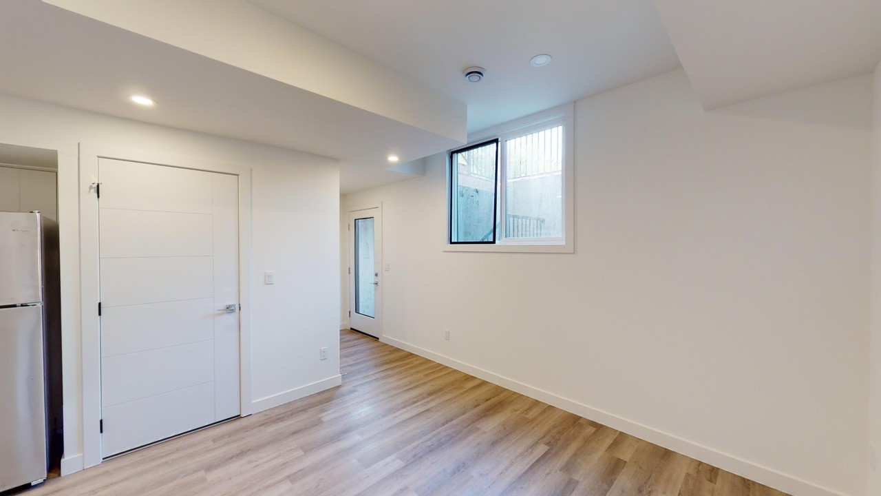 2102B 13 St Nw - Photo 2 of 8