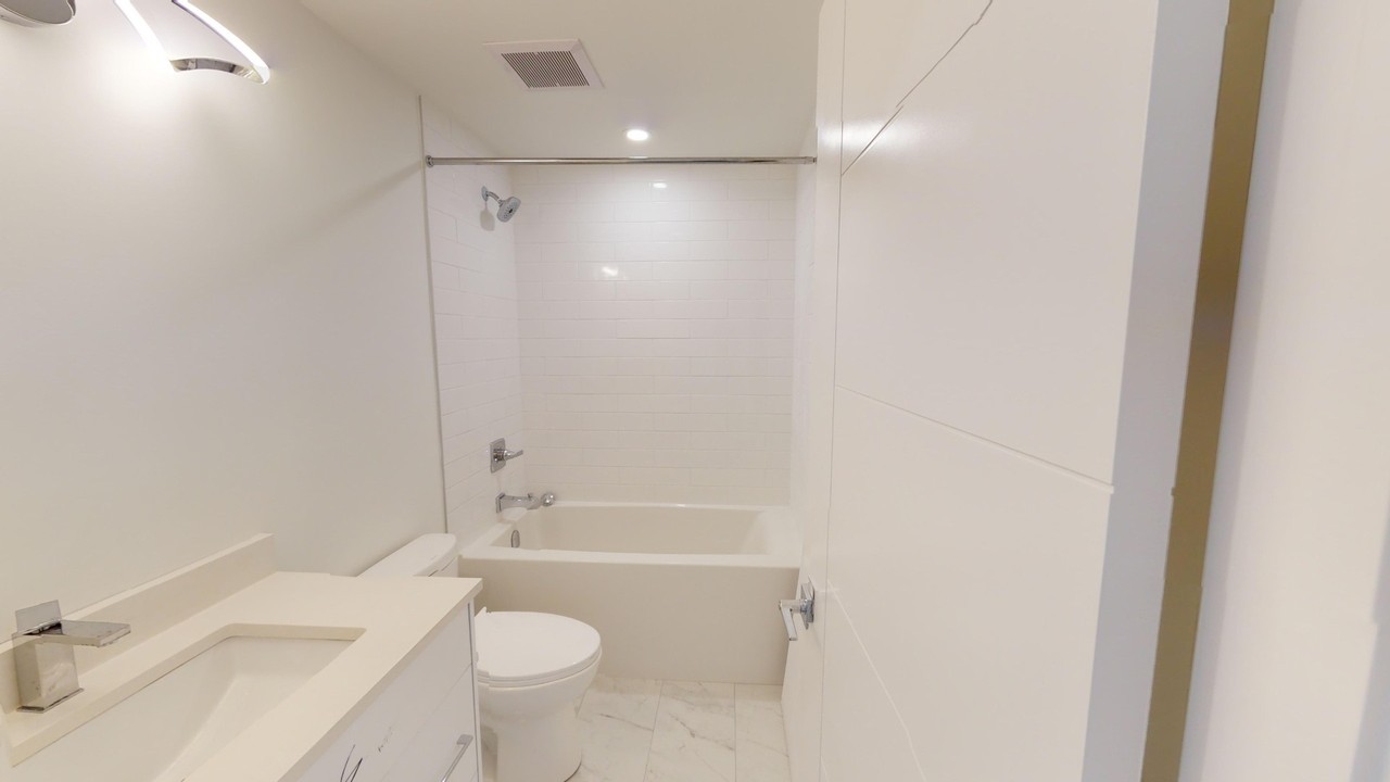 2102B 13 St Nw - Photo 6 of 8