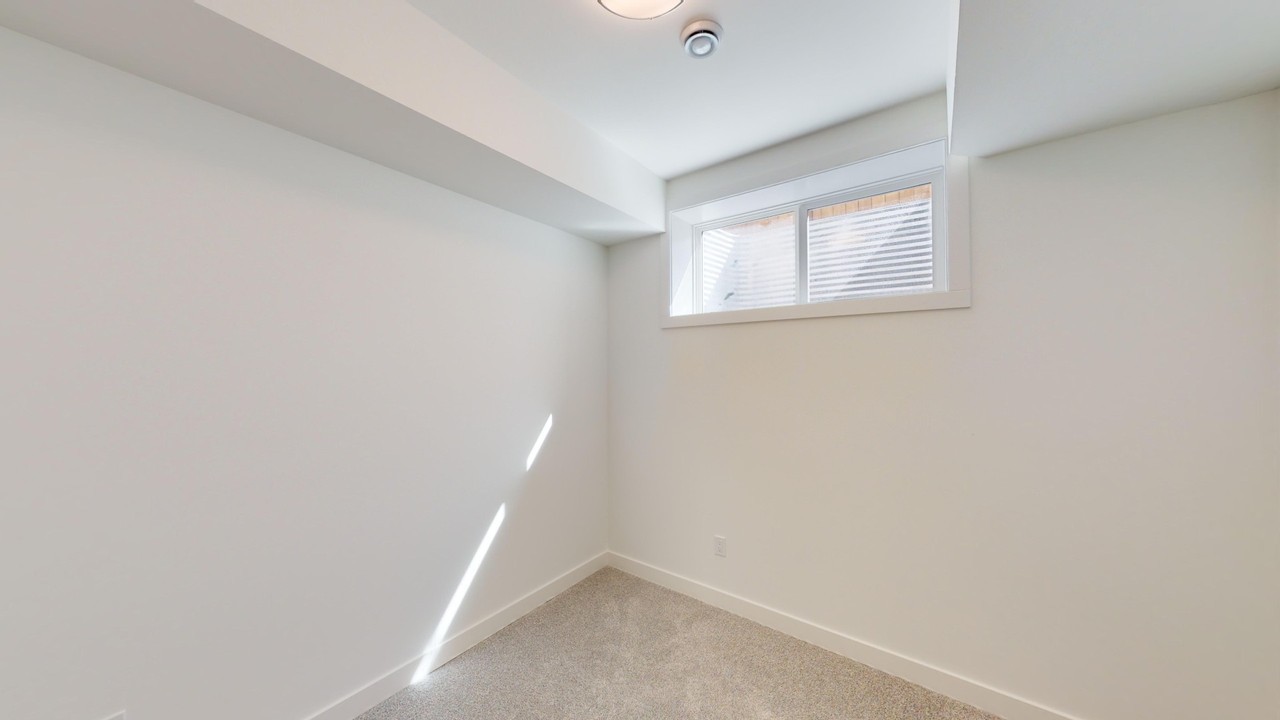 2102B 13 St Nw - Photo 7 of 8