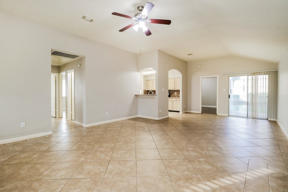 10911 Waterview Cir - Photo 4 of 16