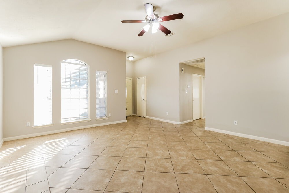 10911 Waterview Cir - Photo 5 of 16
