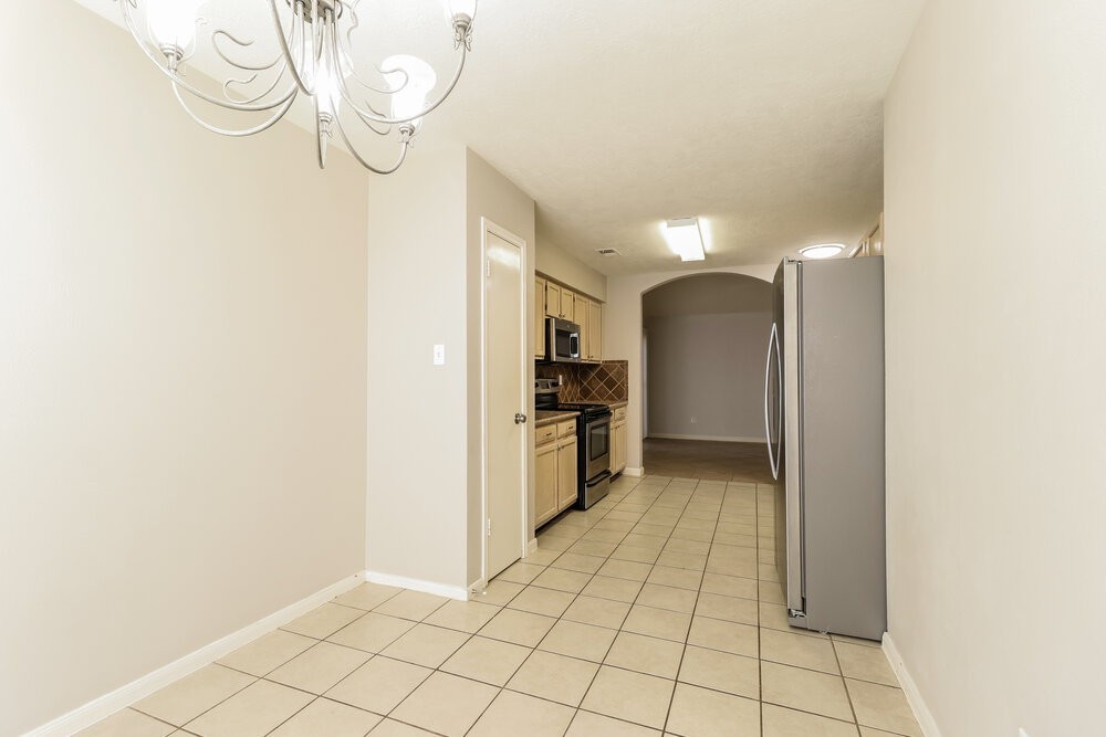 10911 Waterview Cir - Photo 7 of 16