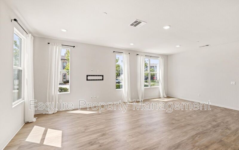 675 Earl Joseph Dr - Photo 5 of 29