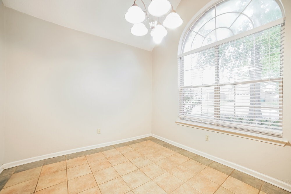8733 Cat Tail Dr - Photo 5 of 16