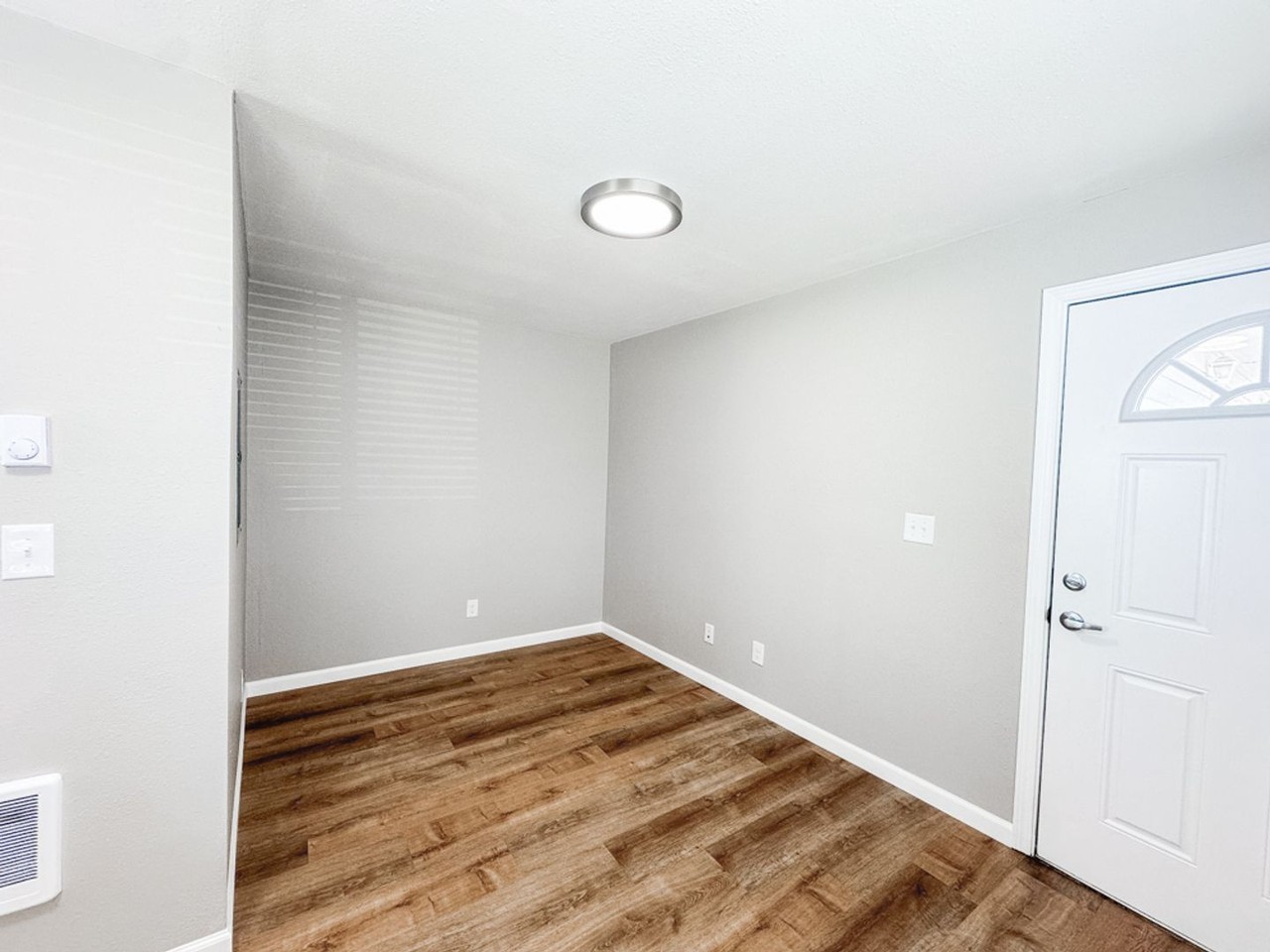 Carleton Way Apartments - Photo 3 of 29