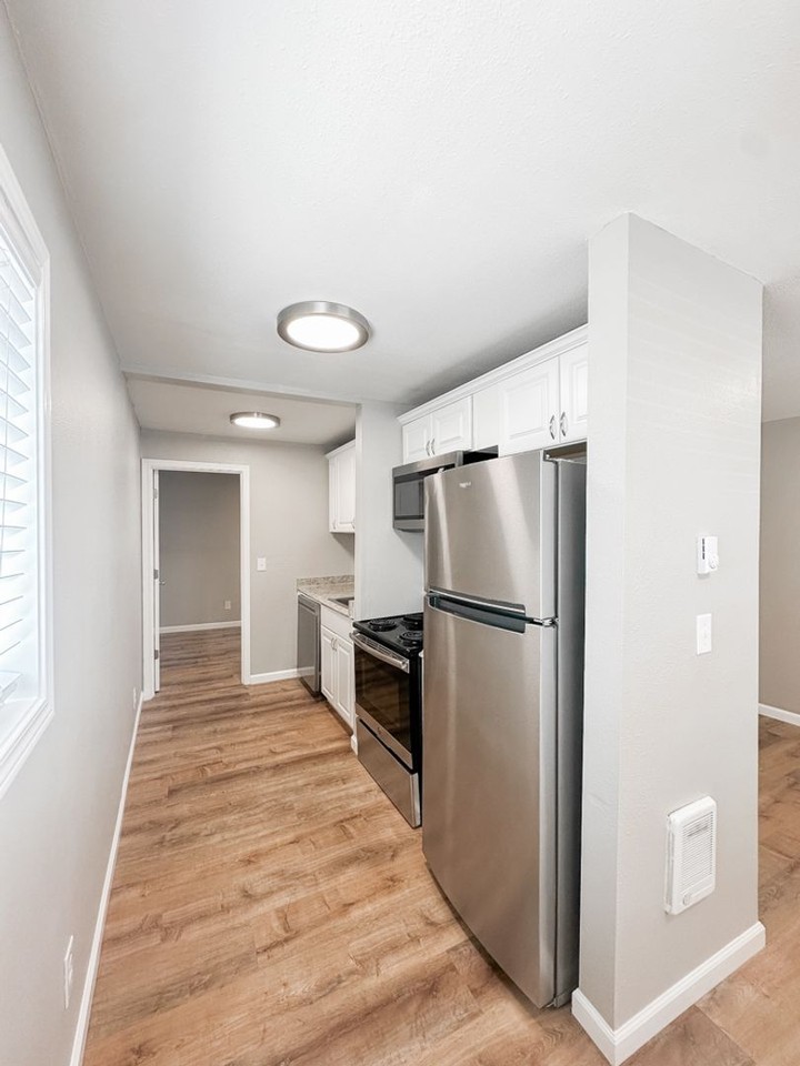 Carleton Way Apartments - Photo 5 of 29